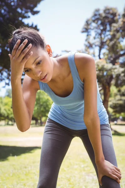 Fit mulher fazendo uma pausa — Fotografia de Stock