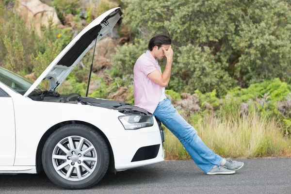 Hombre desesperado después de la avería del coche —  Fotos de Stock