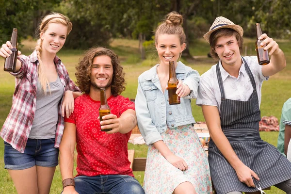 Happy friends in the park — Stock Photo, Image