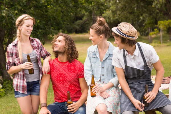 Happy friends in the park — Stock Photo, Image