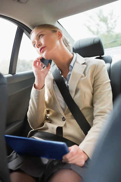 Businesswoman working on her tablet computer — Stock Photo, Image