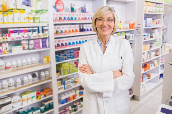 Blonde pharmacist with arms crossed — Stock Photo, Image