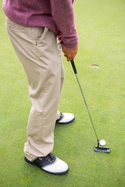 Golfista prestes a jogar fora — Fotografia de Stock