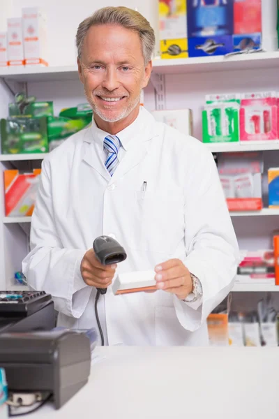 Pharmacist using machine and holding medicine — Stock Photo, Image