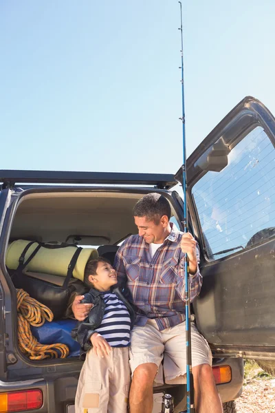 Père et fils en voyage de pêche — Photo