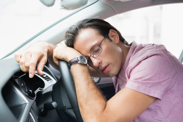 Drunk man slumped on steering wheel — Stock Photo, Image