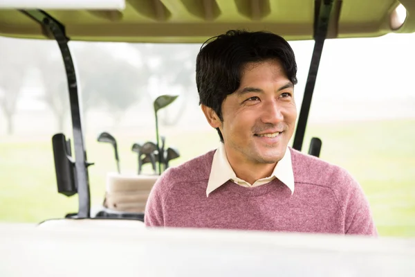 Mutlu golfçü onun golf arabası sürüş — Stok fotoğraf