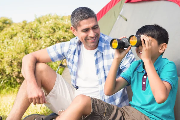 Father and son beside their tent — Stock Photo, Image