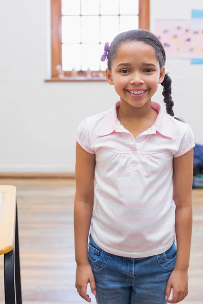 Lachende leerling in de klas — Stockfoto