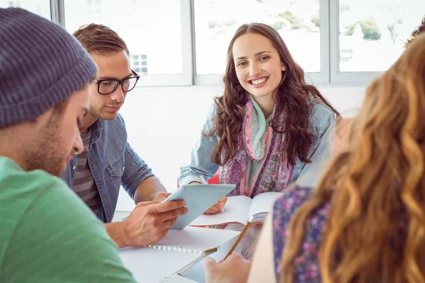 Fashion students working as a team — Stock Photo, Image