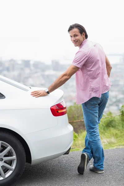 Smiling man standing next to car — Stock Photo, Image