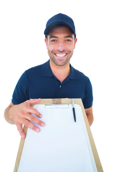 Homem de entrega feliz com pacote e área de transferência — Fotografia de Stock