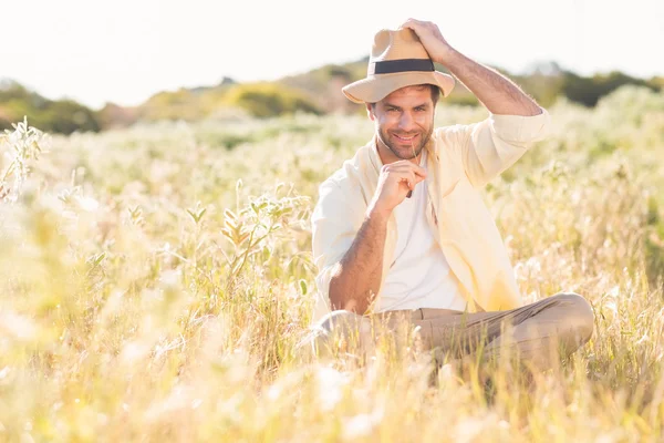 Hombre feliz sonriendo a la cámara —  Fotos de Stock