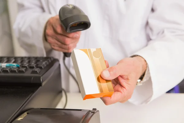 Pharmacist scanning medication with a scanner — Stock Photo, Image