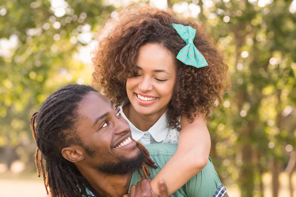 Cute couple in the park — Stock Photo, Image