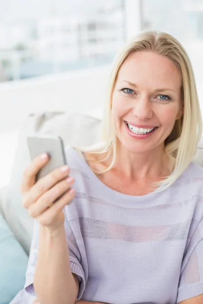 Woman text messaging through smart phone — Stock Photo, Image