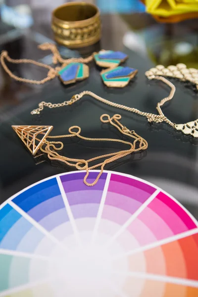 Značkové šperky barevné — Stock fotografie