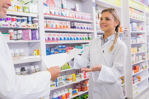 Pharmacist and trainee talking together about medication — Stock Photo, Image