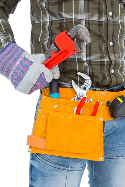 Handyman segurando ferramenta de mão — Fotografia de Stock