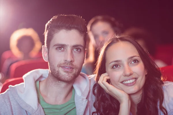 Pareja joven viendo una película —  Fotos de Stock