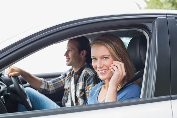 Couple on a road trip — Stock Photo, Image