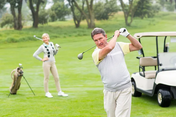 Golfer about to tee off — Stock Photo, Image