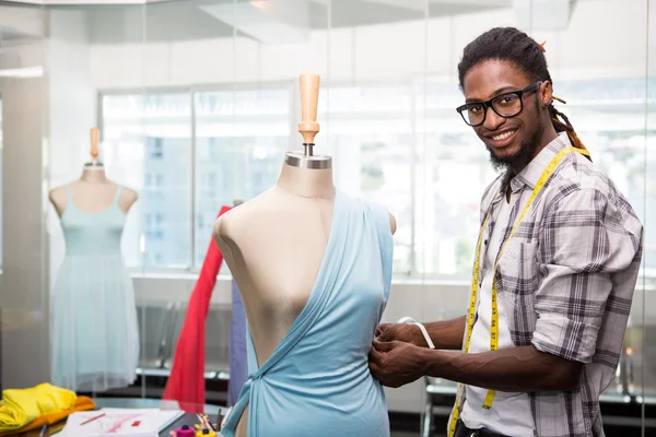 Male fashion designer and mannequin — Stock Photo, Image