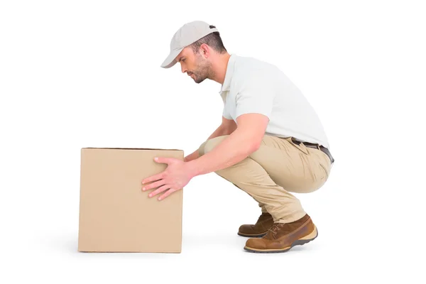 Dodací muž výdeje lepenkové krabice — Stock fotografie