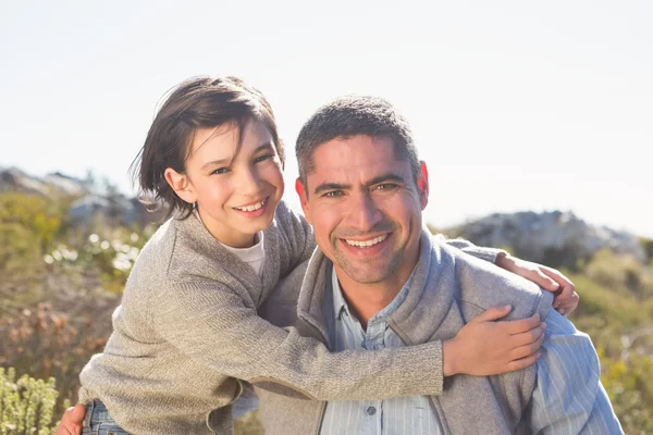 Padre e figlio in campagna — Foto Stock