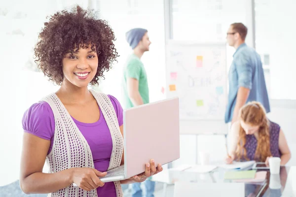 Studenti di moda che lavorano in squadra — Foto Stock