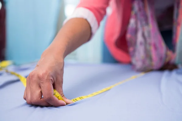 Stilista di moda femminile al lavoro — Foto Stock