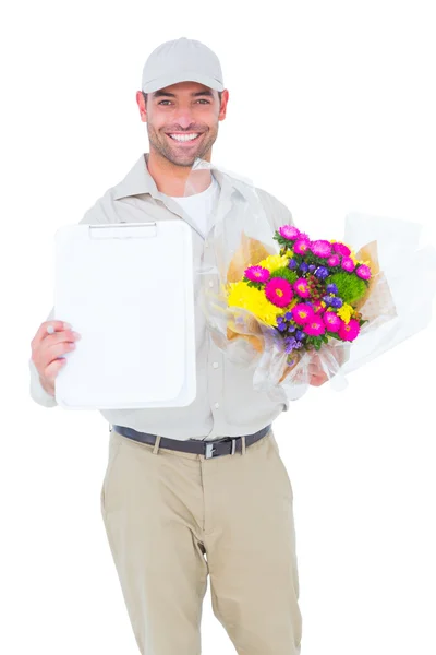 Hombre con entrega de flores mostrando portapapeles — Foto de Stock