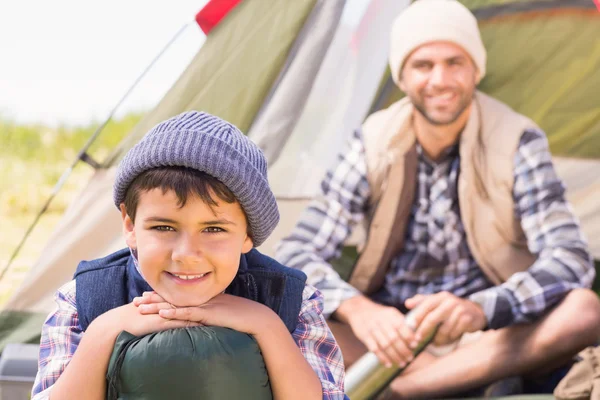 Father and son in their tent — Stock Photo, Image