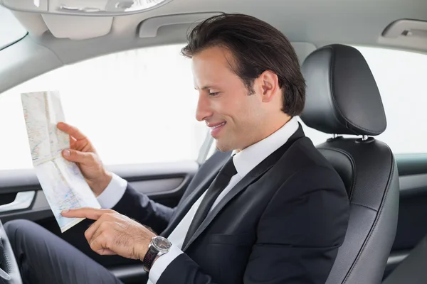 Businessman reading a map — Stock Photo, Image