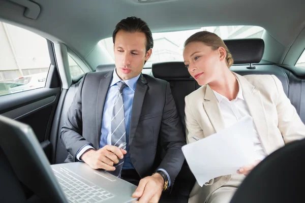 Equipo empresarial trabajando juntos — Foto de Stock