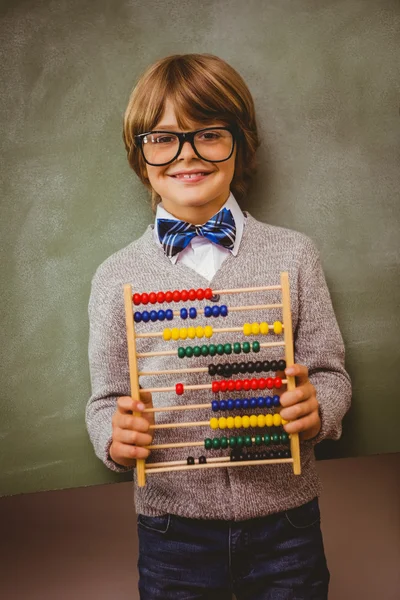 Jongen houden abacus voor bord — Stockfoto