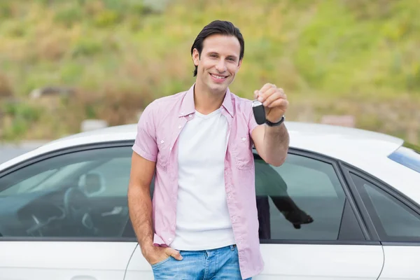 Man leaning on door and holding key — Stock Photo, Image