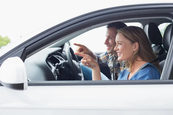 Casal em viagem de carro — Fotografia de Stock