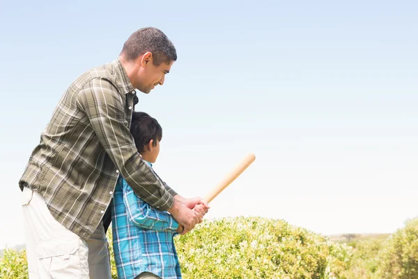 Vater und Sohn auf dem Land — Stockfoto