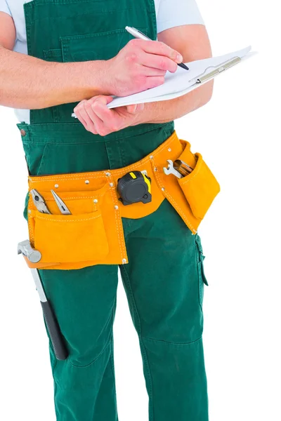 Repairman writing on a clipboard — Stock Photo, Image