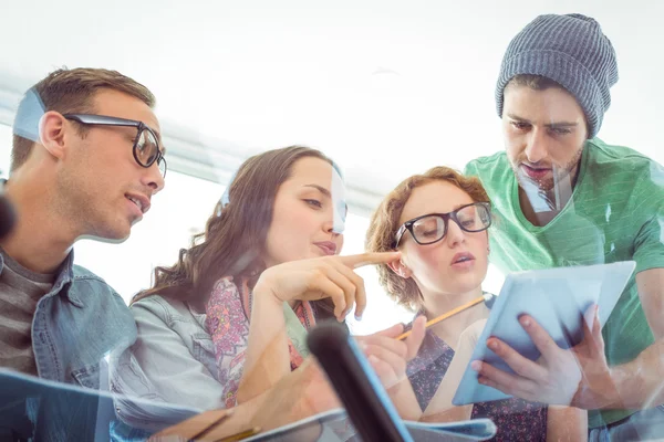 Modestudenten arbeiten als Team — Stockfoto