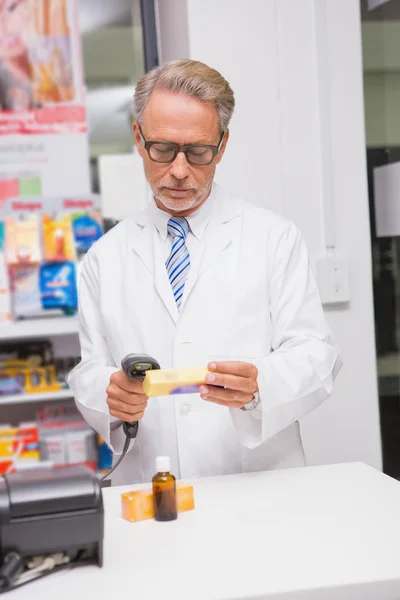 Senior pharmacist using the computer — Stock Photo, Image