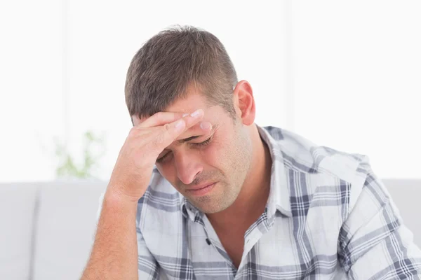 Adam baş ağrısı acı — Stok fotoğraf