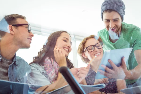 Studenti di moda che lavorano in squadra — Foto Stock