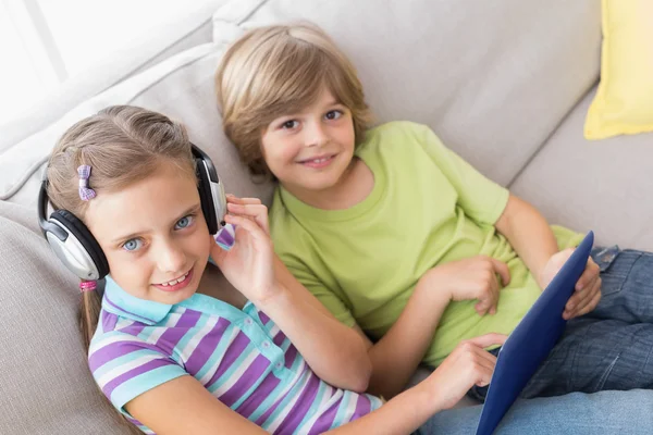 Siblings using digital tablet — Stock Photo, Image