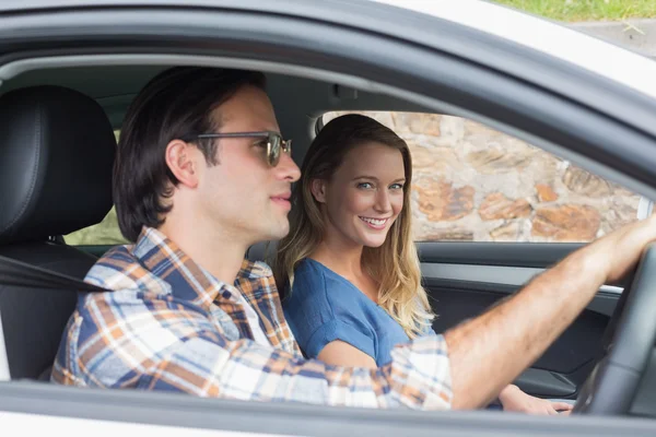 Par på en bilresa — Stockfoto