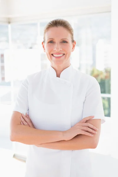 Smiling doctor with arms crossed — Stock Photo, Image