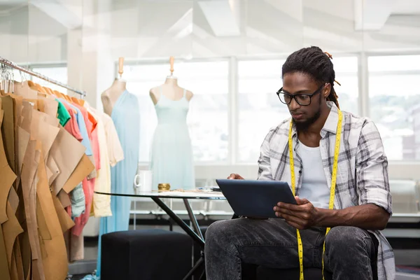 Fashion designer using digital tablet — Stock Photo, Image