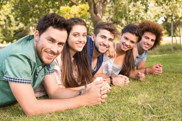 Happy friends in the park — Stock Photo, Image