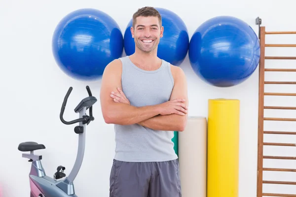 Smiling man looking at camera — Stock Photo, Image